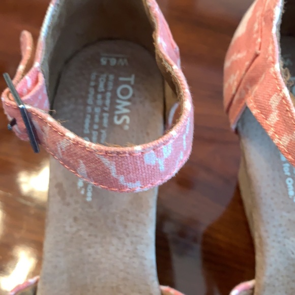 Toms Women Size 6.5 Wedges Sandals Pink Boho cork - Picture 6 of 7